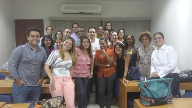 Foto2-estudiantes-taller-redes-sociales-media-santo-domingo-dominicana-sep-2013